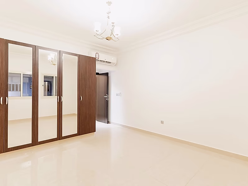 FAMILY COMPOUND | 4BR + MAID ROOM VILLA - Photo 11