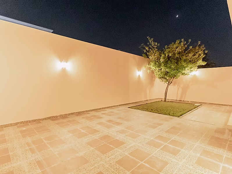 FAMILY COMPOUND | 4BR + MAID ROOM VILLA - Photo 16
