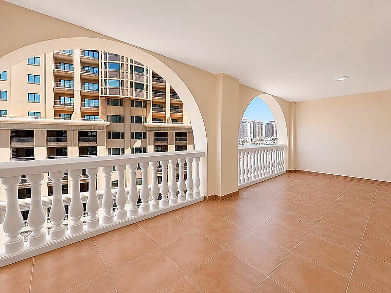 Move-In Ready | High-End Renovation | Prime 2 BR - Porto Arabia - Photo 3