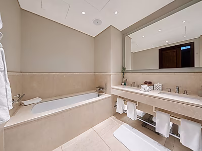 LUXURIOUS 2-BEDROOM + STUDY WITH PREMIUM FINISHES