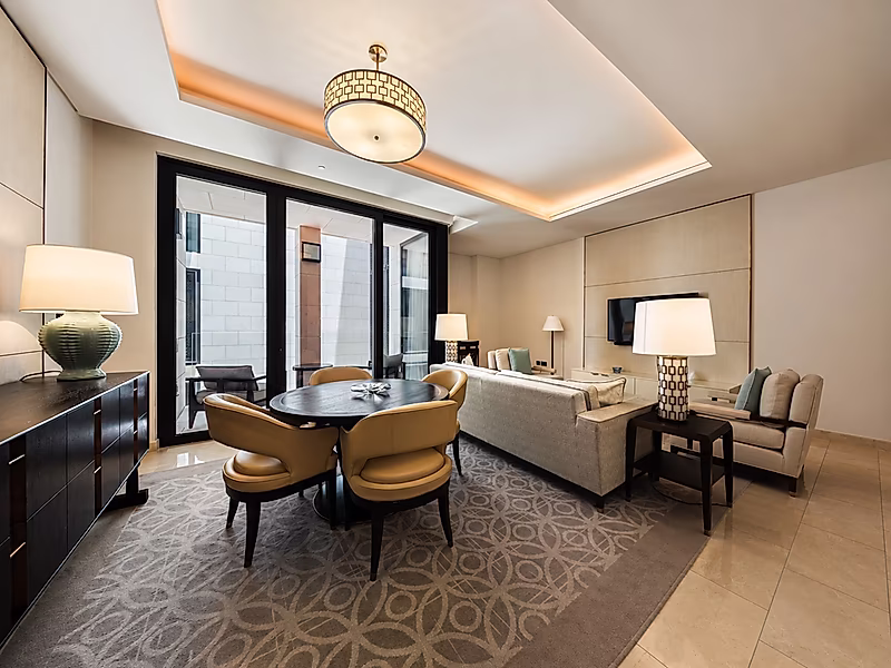 ELEGANTLY STYLED! 2-BEDS WITH COZY AMBIANCE - Photo 2