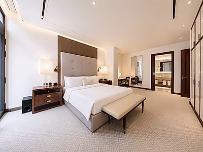 ELEGANT CITY LIVING! SPACIOUS 3-BR WITH BALCONY