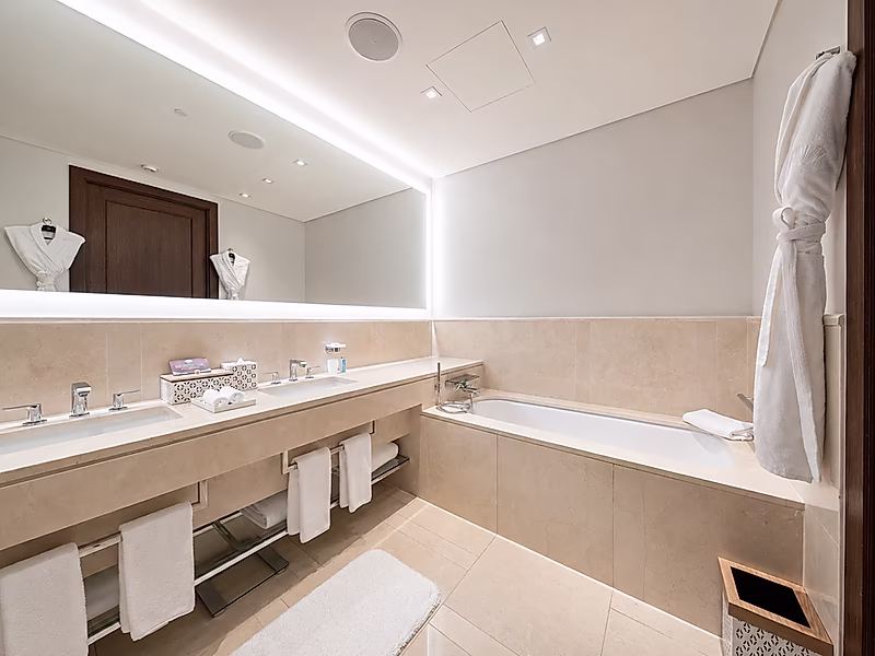ELEGANT CITY LIVING! SPACIOUS 3-BR WITH BALCONY - Photo 15