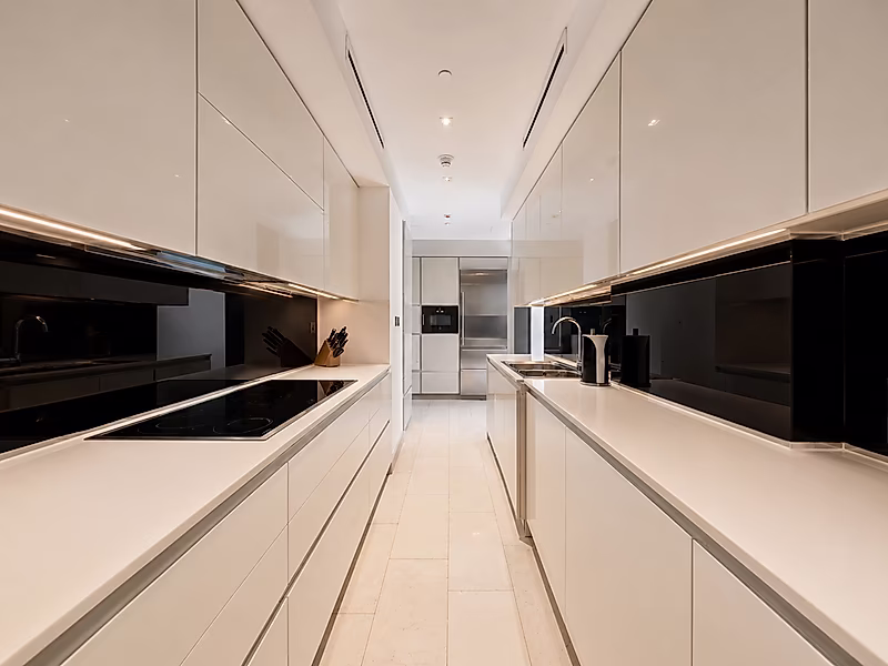 PRESTIGIOUS FAMILY LIVING! 4-BR DUPLEX APARTMENT - Photo 6