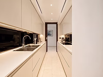 PRESTIGIOUS FAMILY LIVING! 4-BR DUPLEX APARTMENT