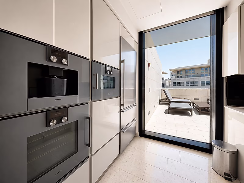 PRESTIGIOUS FAMILY LIVING! 4-BR DUPLEX APARTMENT - Photo 9