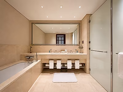 PRESTIGIOUS FAMILY LIVING! 4-BR DUPLEX APARTMENT