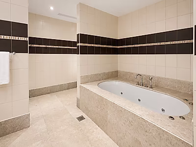 5-Bedroom Penthouse with Panoramic Qatar Views & 5-Star Amenities