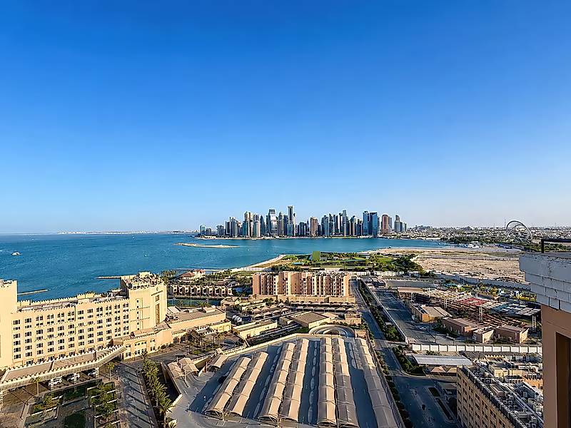 5-Bedroom Penthouse with Panoramic Qatar Views & 5-Star Amenities - Photo 10