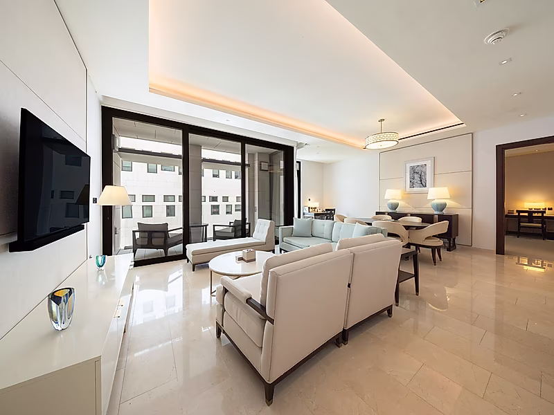 ELEGANT CITY LIVING! SPACIOUS 3-BR WITH BALCONY - Photo 16