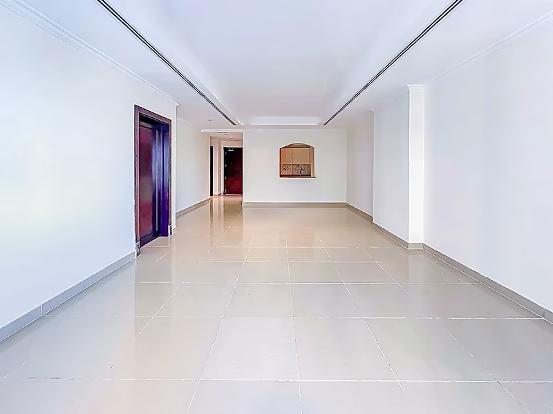 Elegant 1-Bedroom Apartment | Porto Arabia, The Pearl - Photo 1