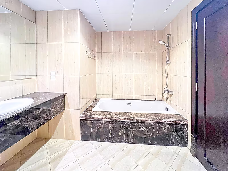 Elegant 1-Bedroom Apartment | Porto Arabia, The Pearl - Photo 15