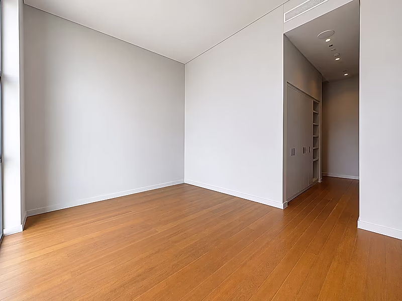Unique 2-Bedroom Penthouse with Stunning Double-Height Ceilings - Photo 4