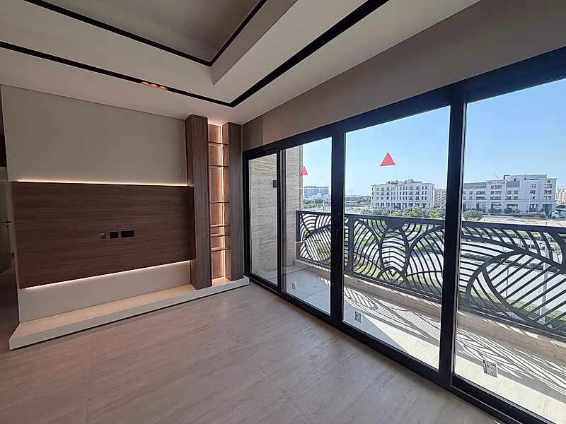 Exquisite 2BR Apartment with Luxury Finishes - Photo 2