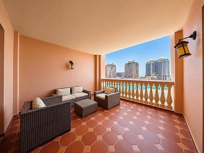 Elevated Living in Porto Arabia – Premium Fully Furnished 1-Bedroom Apartment - Photo 12