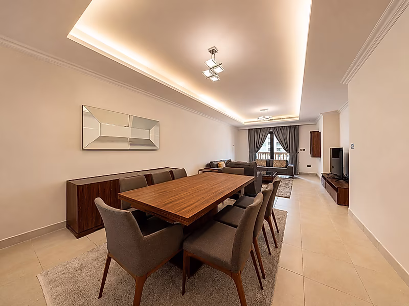 Elegant Fully Furnished 2-Bedroom Residence in Porto Arabia - Photo 3