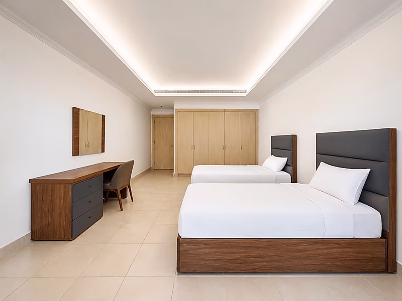 Elegant Fully Furnished 2-Bedroom Residence in Porto Arabia - Photo 8