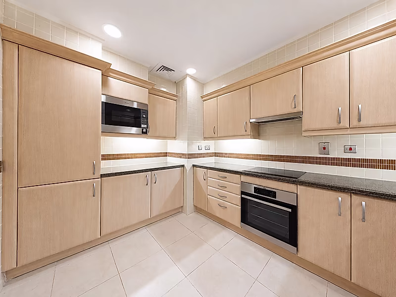 Elegant Fully Furnished 2-Bedroom Residence in Porto Arabia - Photo 10