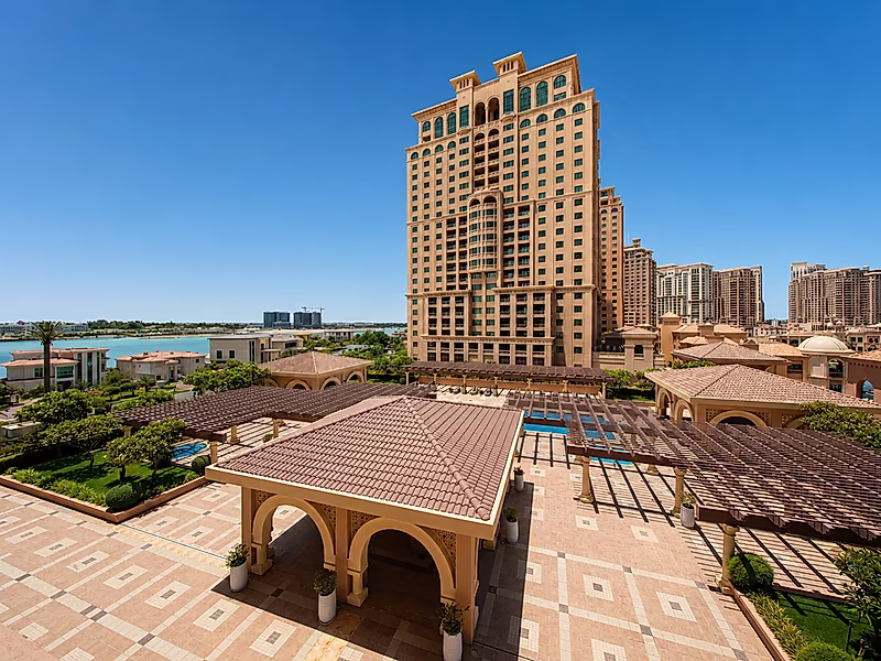 Elegant Fully Furnished 2-Bedroom Residence in Porto Arabia - Photo 14
