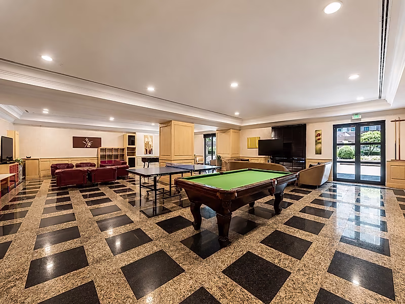 Elegant Fully Furnished 2-Bedroom Residence in Porto Arabia - Photo 18