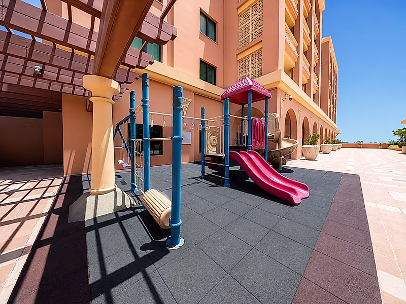 Elegant Fully Furnished 2-Bedroom Residence in Porto Arabia - Photo 22