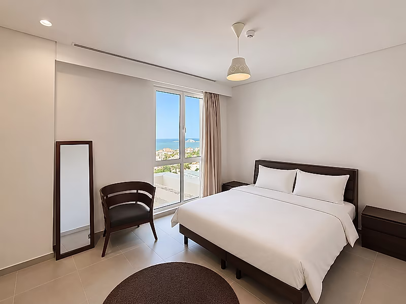 SPACIOUS 2 BEDROOM | 186 SQM | BEACH ACCESS - Photo 3