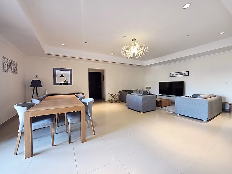 Fully Furnished 2-Bedroom Apartment – Porto Arabia with Marina-View Balcony - Photo 1