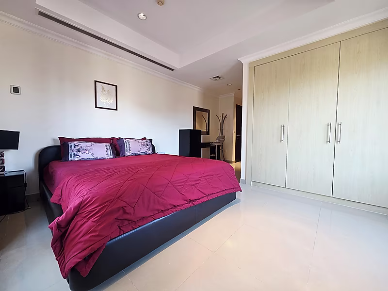 Fully Furnished 2-Bedroom Apartment – Porto Arabia with Marina-View Balcony - Photo 6