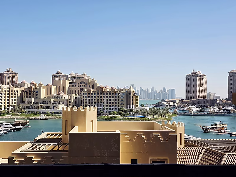 Fully Furnished 2-Bedroom Apartment – Porto Arabia with Marina-View Balcony - Photo 9
