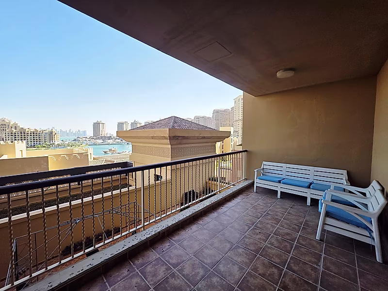 Fully Furnished 2-Bedroom Apartment – Porto Arabia with Marina-View Balcony - Photo 13