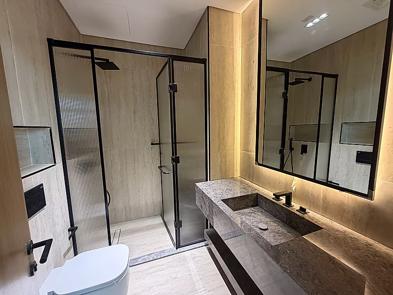 Exquisite 2BR Apartment with Luxury Finishes - Photo 8