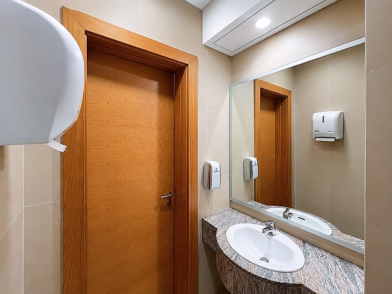 Spacious 450 SQMOffice With Sea View | West Bay - Photo 8