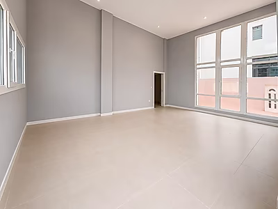 مستودع/مرآب جديد كلياً للإيجار في أبو سليل