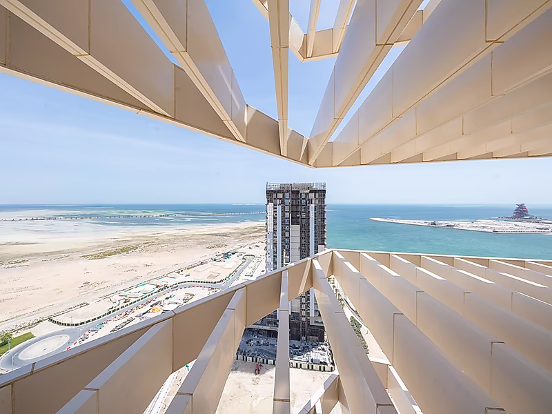Luxury 1-Bedroom Waterfront Apartment | 108 sqm | Sea View | Private Beach Access - Photo 2