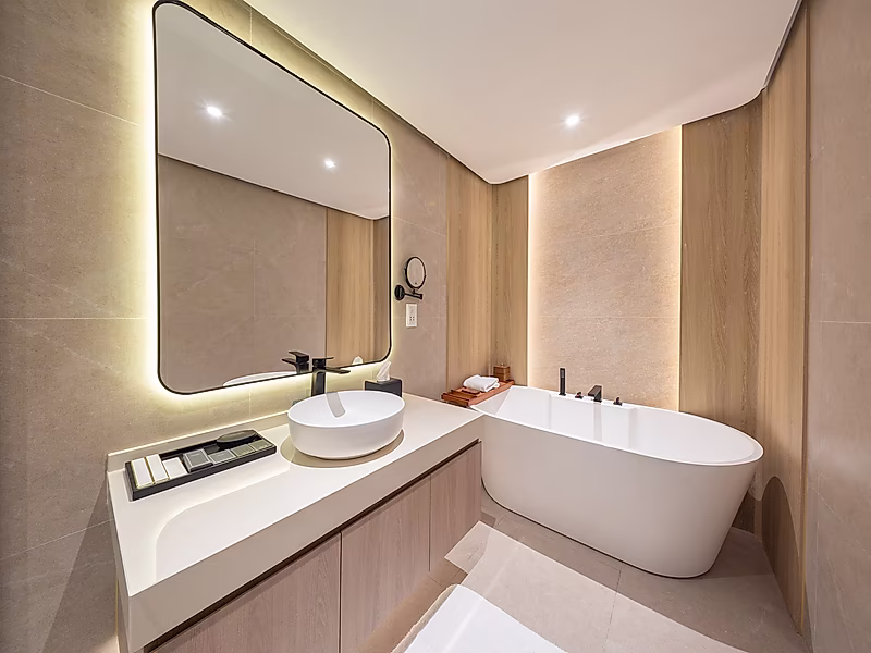 Luxury 1-Bedroom Waterfront Apartment | 108 sqm | Sea View | Private Beach Access - Photo 3