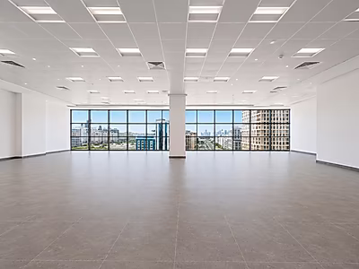 طابق تجاري كامل بمساحة 2052 مترًا مربعًا، درجة ممتازة (A+) فاخرة، مع إطلالات على الكورنيش في مشيرب.