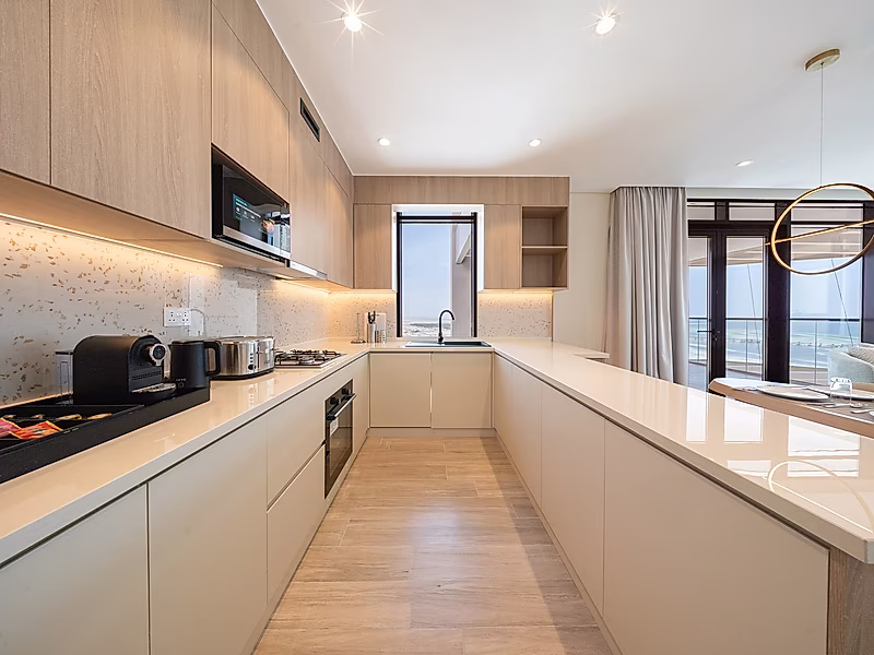 Luxury 1-Bedroom Waterfront Apartment | 108 sqm | Sea View | Private Beach Access - Photo 4