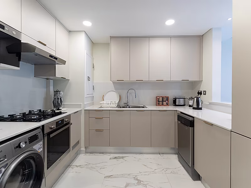 MODERN 2-BEDROOM APARTMENT WITH LUXURIOUS FINISHES | MARINA - Photo 11