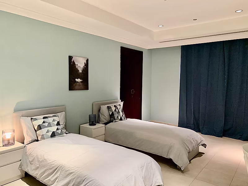 LUXURIOUS SPACIOUS 3BED+MAID Apartment in Porto Arabia | The Pearl - Photo 8
