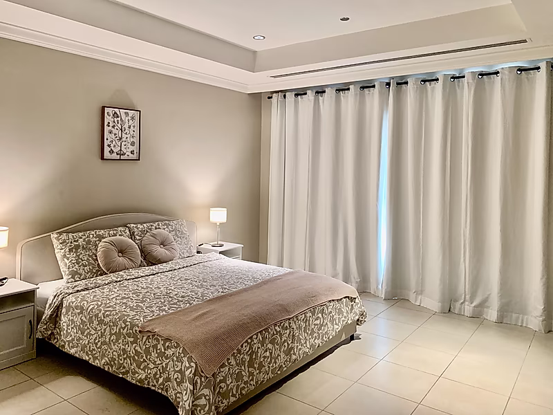 LUXURIOUS SPACIOUS 3BED+MAID Apartment in Porto Arabia | The Pearl - Photo 9