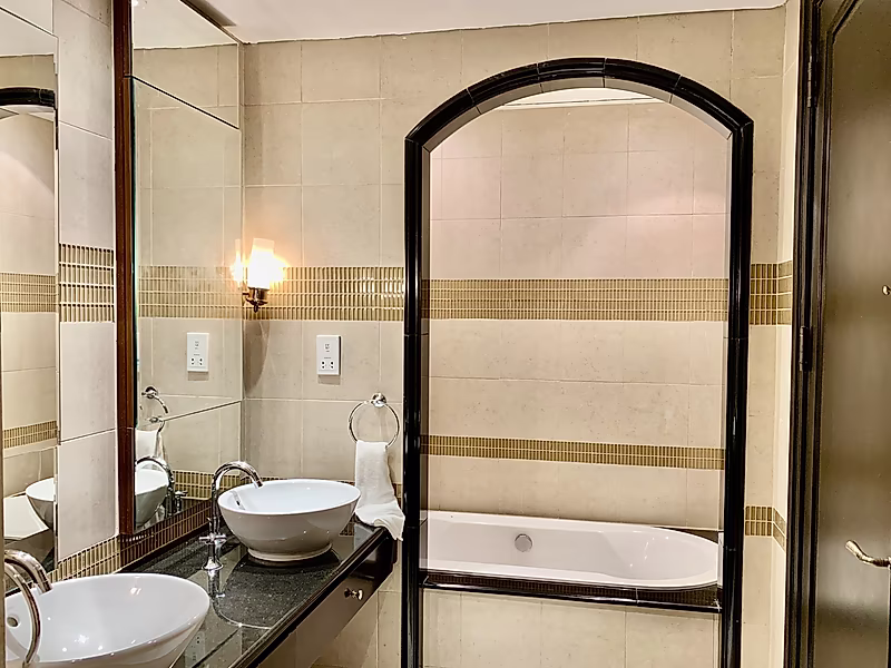 LUXURIOUS SPACIOUS 3BED+MAID Apartment in Porto Arabia | The Pearl - Photo 10