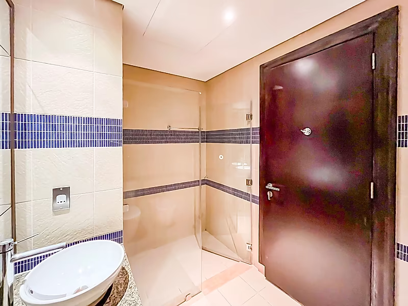 Exquisite One-Bedroom Haven with Extra Storage in Porto Arabia, The Pearl Qatar - Photo 8