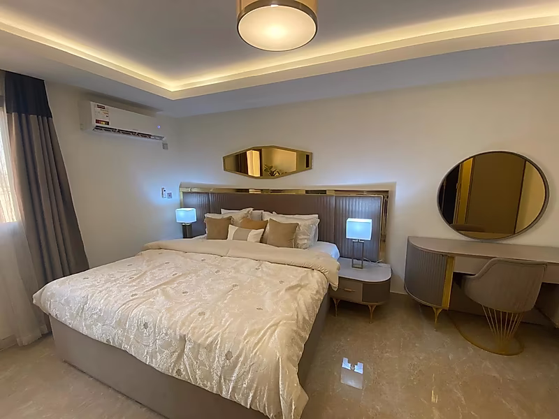 Spacious Luxury Villa with Elegant Interiors - Photo 2