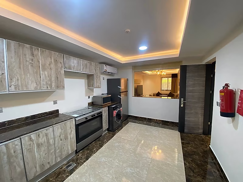Spacious Luxury Villa with Elegant Interiors - Photo 4