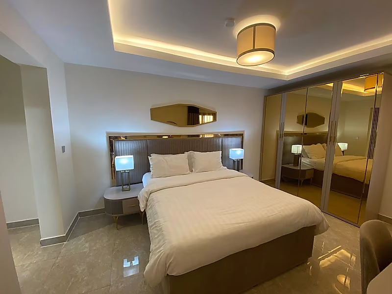 Spacious Luxury Villa with Elegant Interiors - Photo 6