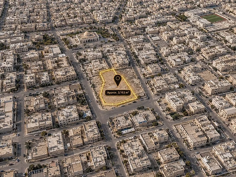 أرض كورنر على شارعين في أم غويلينة | مخطط وترخيص جاهزان | موقع استراتيجي - Photo 3