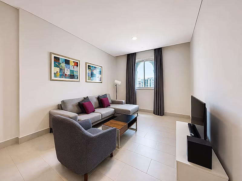 SPACIOUS 1-BEDROOM + OFFICE WITH BEACH ACCESS - Photo 1
