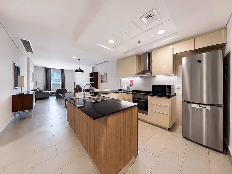 SPACIOUS 1-BEDROOM + OFFICE WITH BEACH ACCESS - Photo 3