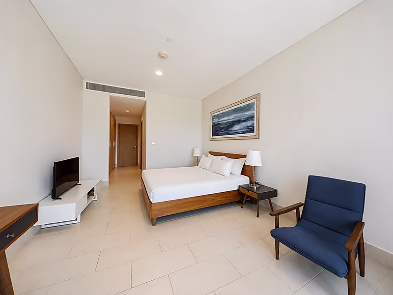 SPACIOUS 1-BEDROOM + OFFICE WITH BEACH ACCESS - Photo 9