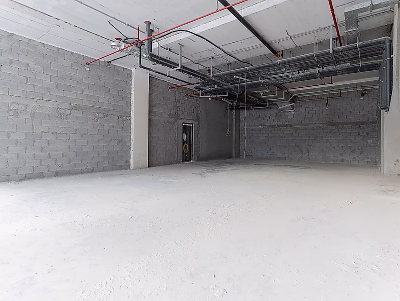 HOT SPACIOUS RETAIL SHOP | SEA VIEWS - Photo 4